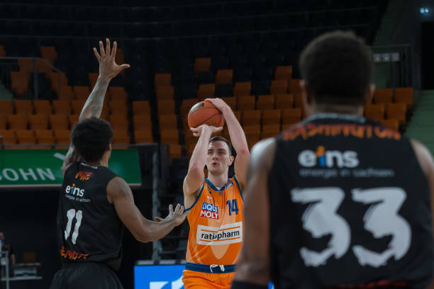 也凸显出 也凸显出